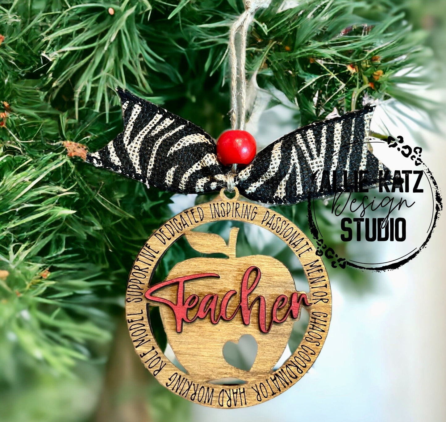 Teacher Apple Circle Wood Christmas ornament/ Hand-Painted Wooden Christmas Ornaments/teacher gift idea/ dedicated/inspiring/passionate